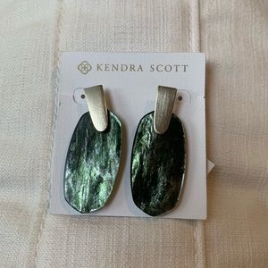 NWT Kendra Scott Aragon Earrings